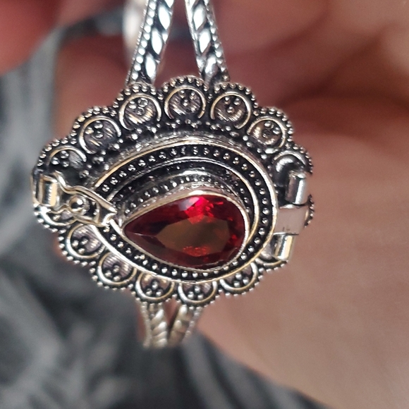 New Garnet Silver Poison Cuff Bracelet. - Picture 3 of 12
